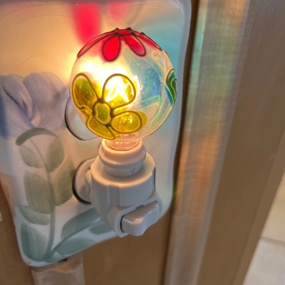 vintage y2k grove glo night lights 3.5” 5 watt.Set of 5-flowers, star, butterfly - Picture 5 of 5